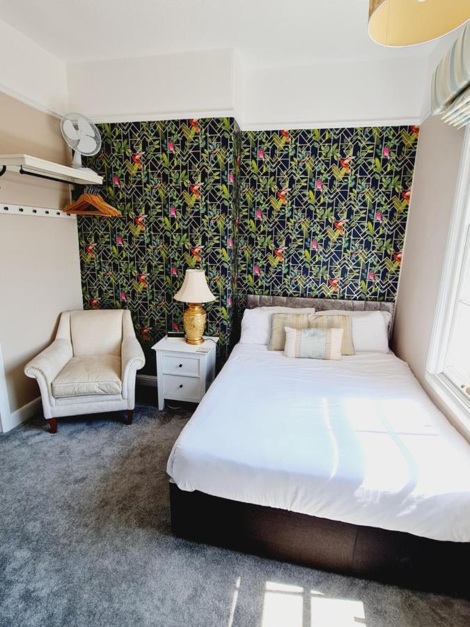 Beaufort Lodge - Central Location & Free Parking トーントン エクステリア 写真