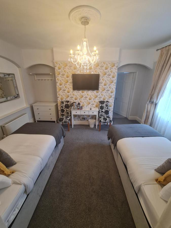 Beaufort Lodge - Central Location & Free Parking トーントン エクステリア 写真